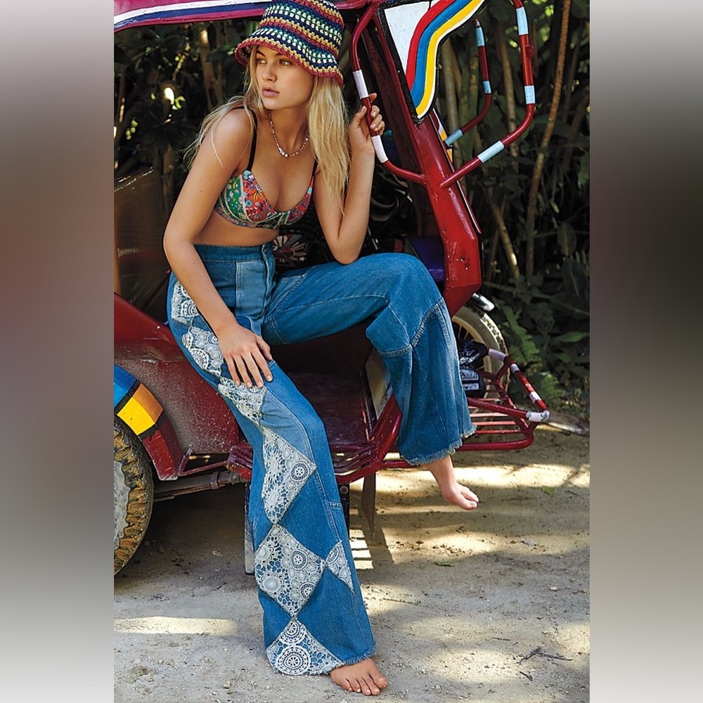 Free People In My Element Patched Flare Jeans 27 (*30) Runs Large Preowned $168
